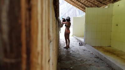 spioenasiekamera op 'n Spaanse universiteitskollega